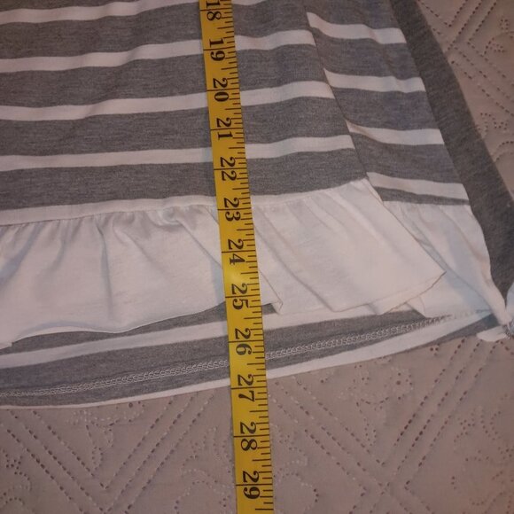 Umgee Women's Gray and White Ruffle Back Blouse Ruffle Hem Top Size L‎ - Picture 5 of 5